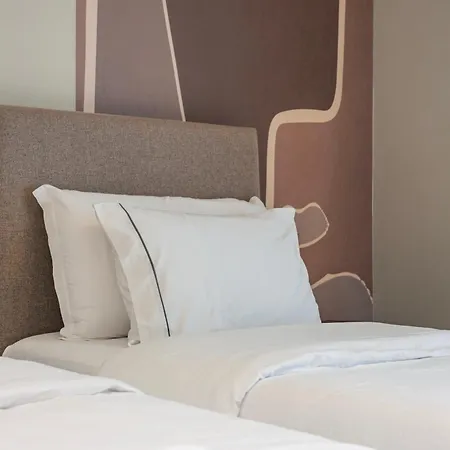 Noem 4* Tirana