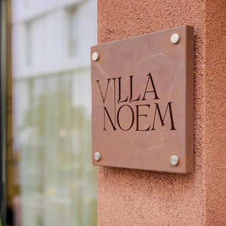 Noem 4*
