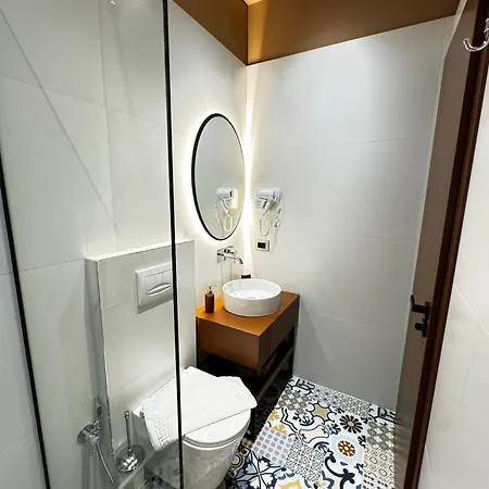 Noem 4* Tirana